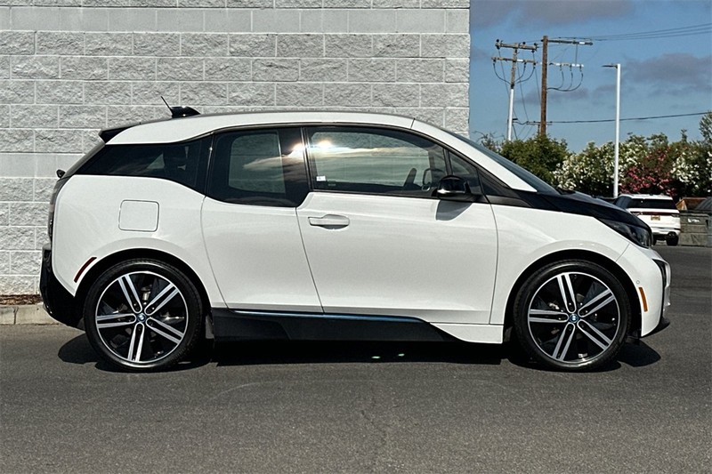 BMW i3 Vehicle Full-screen Gallery Image 03