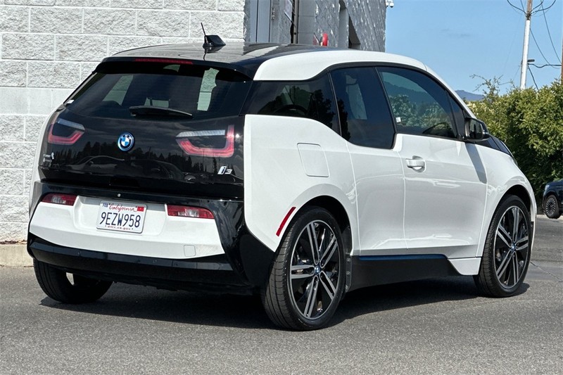 BMW i3 Vehicle Full-screen Gallery Image 04