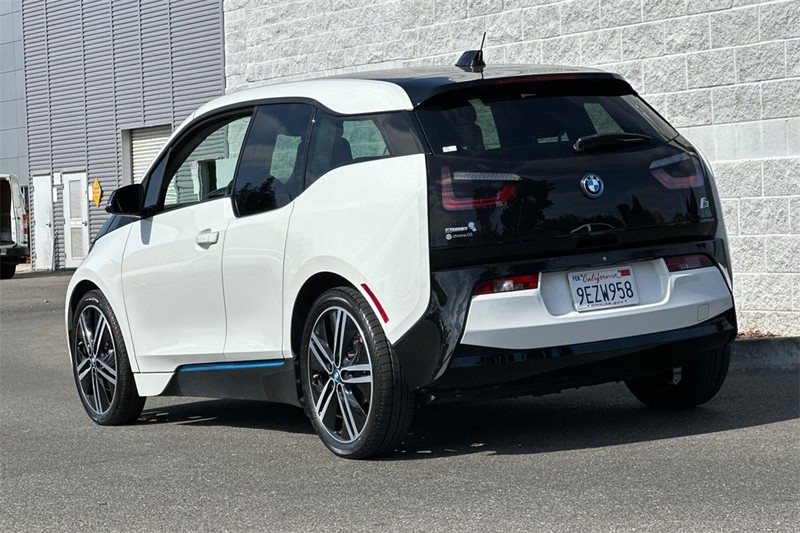 BMW i3 Vehicle Full-screen Gallery Image 06