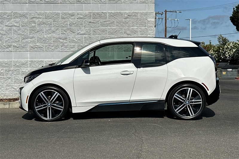 BMW i3 Vehicle Full-screen Gallery Image 07