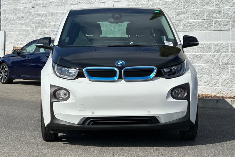 BMW i3 Vehicle Full-screen Gallery Image 09