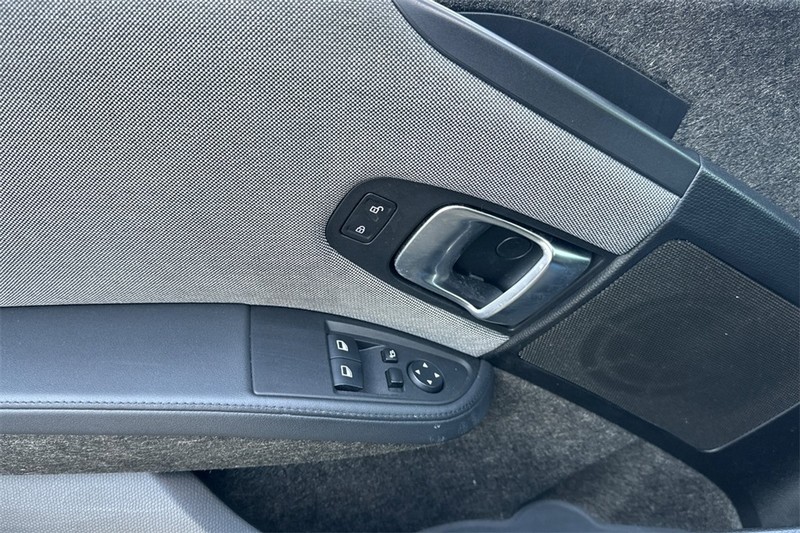 BMW i3 Vehicle Full-screen Gallery Image 11