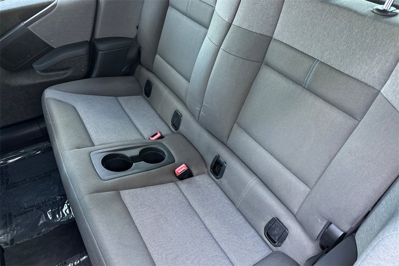 BMW i3 Vehicle Full-screen Gallery Image 12