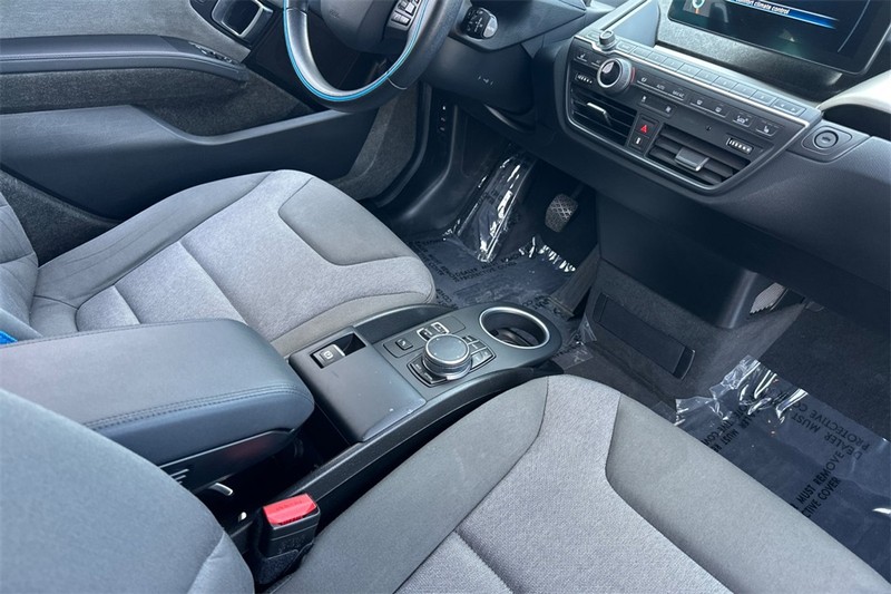 BMW i3 Vehicle Full-screen Gallery Image 16