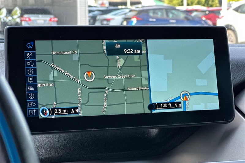 BMW i3 Vehicle Full-screen Gallery Image 19