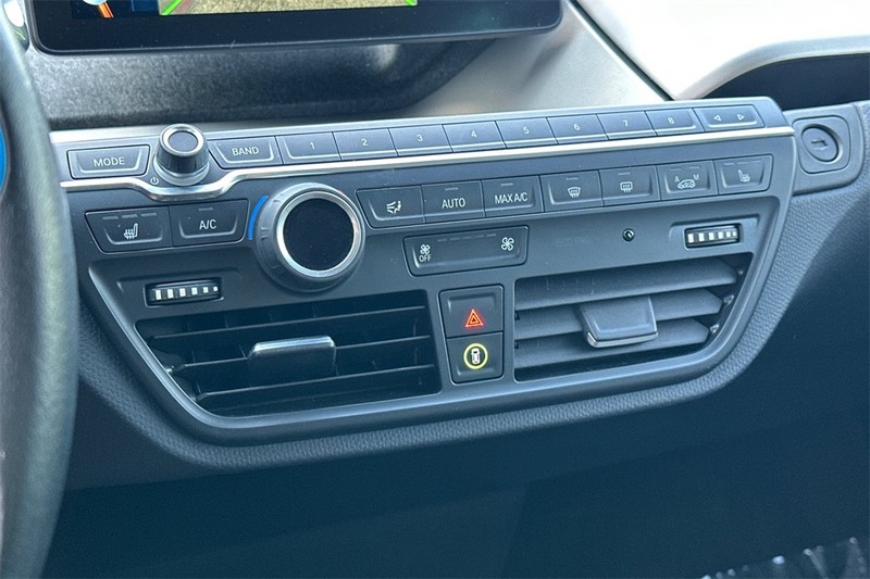 BMW i3 Vehicle Full-screen Gallery Image 21