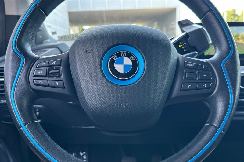 BMW i3 Vehicle Full-screen Gallery Image 24
