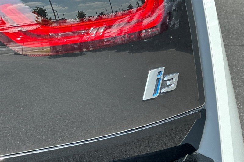 BMW i3 Vehicle Full-screen Gallery Image 27