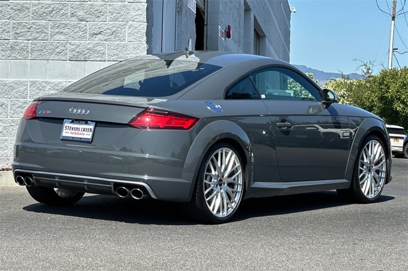 Audi TTS Vehicle Full-screen Gallery Image 04