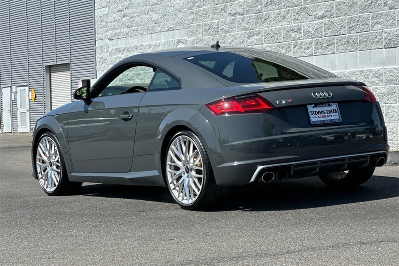 Audi TTS Vehicle Full-screen Gallery Image 06
