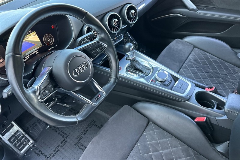 Audi TTS Vehicle Full-screen Gallery Image 10