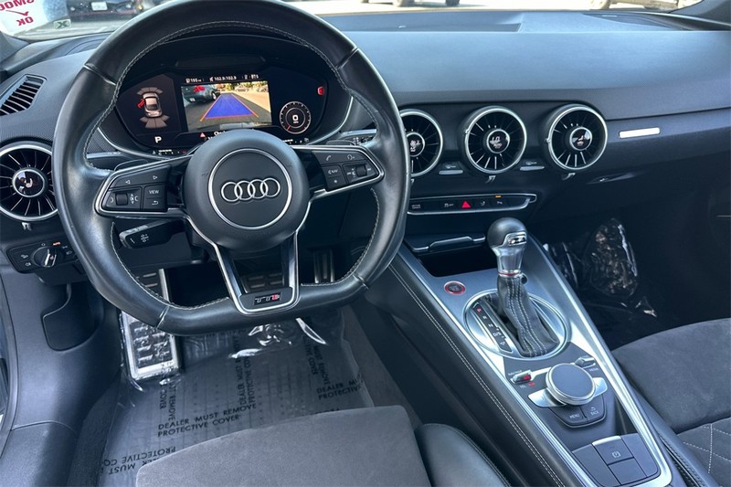 Audi TTS Vehicle Full-screen Gallery Image 13
