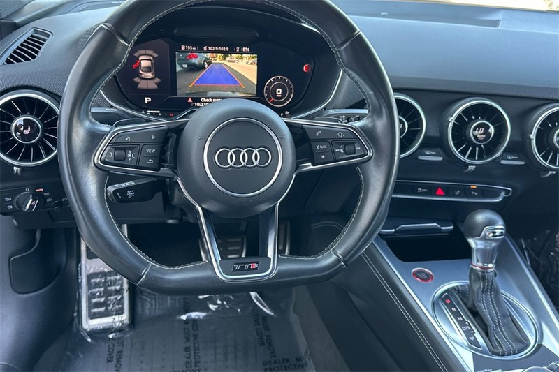 Audi TTS Vehicle Full-screen Gallery Image 14