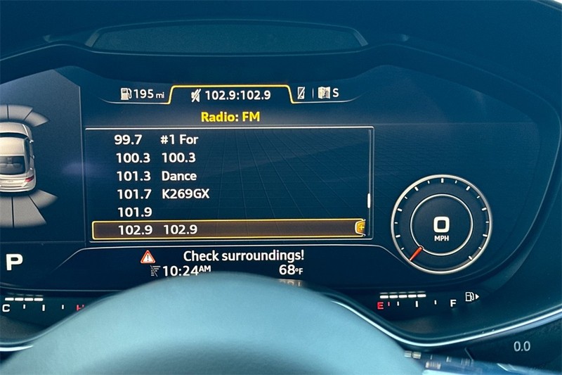 Audi TTS Vehicle Full-screen Gallery Image 17