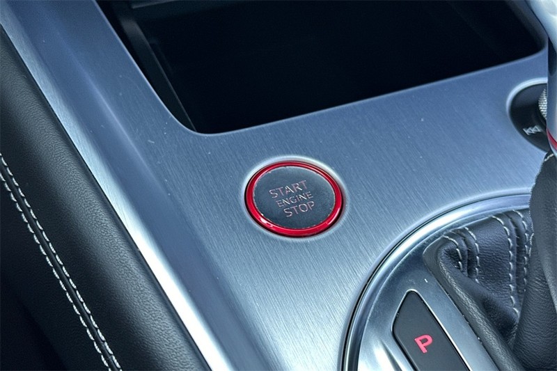 Audi TTS Vehicle Full-screen Gallery Image 22