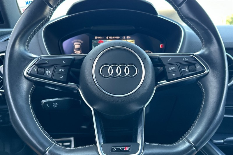 Audi TTS Vehicle Full-screen Gallery Image 23