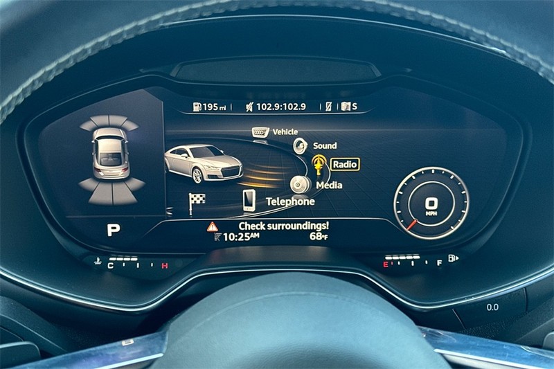 Audi TTS Vehicle Full-screen Gallery Image 24