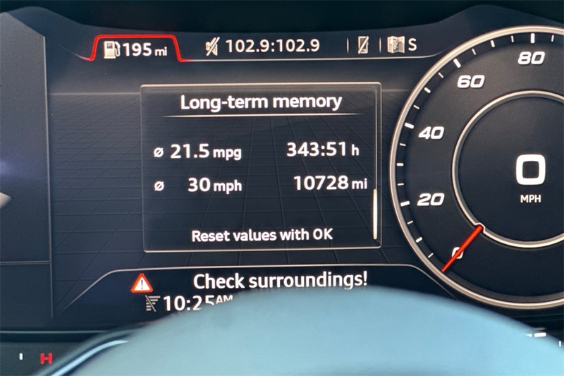 Audi TTS Vehicle Full-screen Gallery Image 25