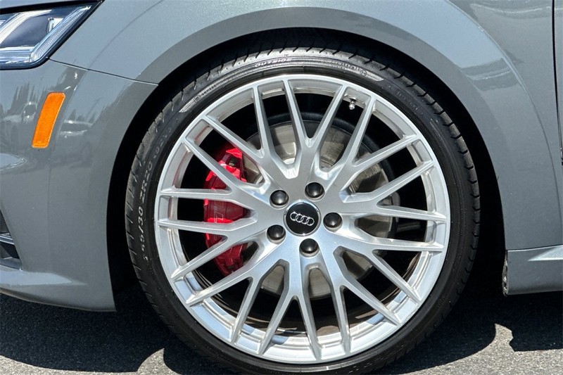 Audi TTS Vehicle Full-screen Gallery Image 26