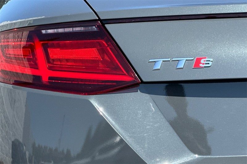 Audi TTS Vehicle Full-screen Gallery Image 27