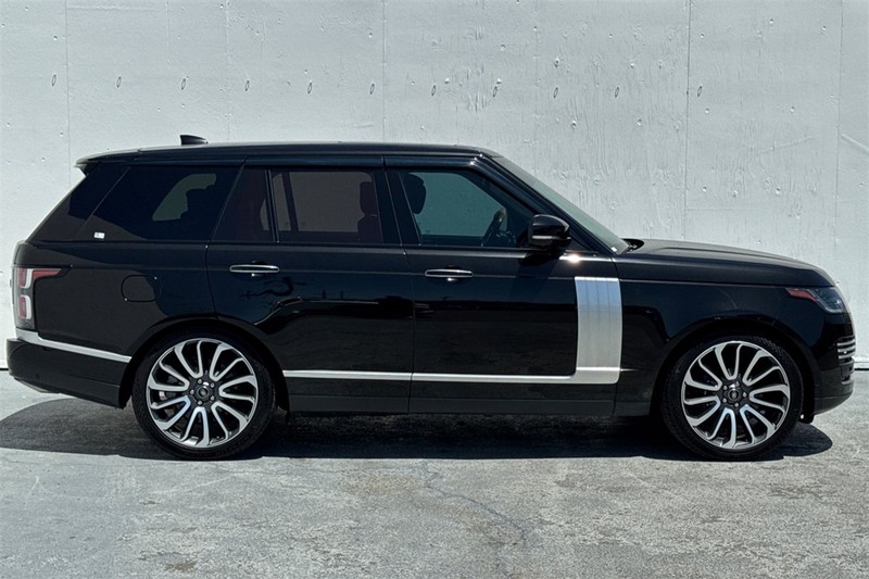 Land Rover Range Rover Vehicle Full-screen Gallery Image 03