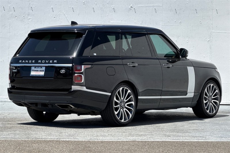 Land Rover Range Rover Vehicle Full-screen Gallery Image 04