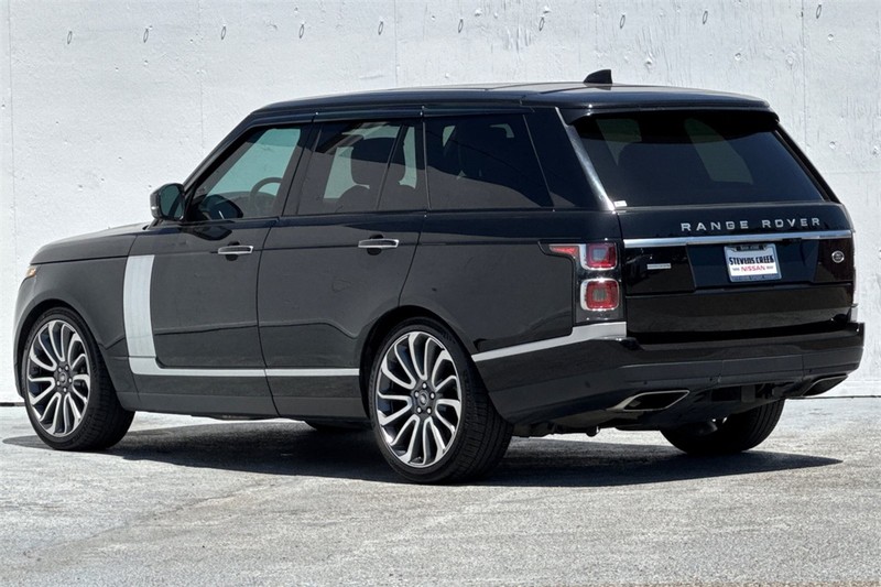 Land Rover Range Rover Vehicle Full-screen Gallery Image 06