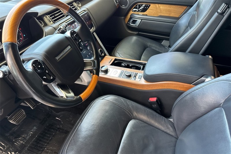 Land Rover Range Rover Vehicle Full-screen Gallery Image 10