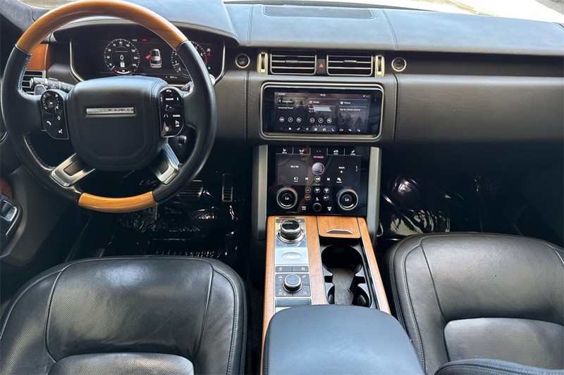 Land Rover Range Rover Vehicle Full-screen Gallery Image 13