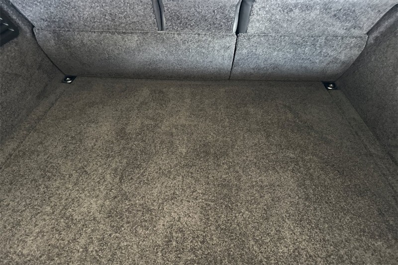 Land Rover Range Rover Vehicle Full-screen Gallery Image 15