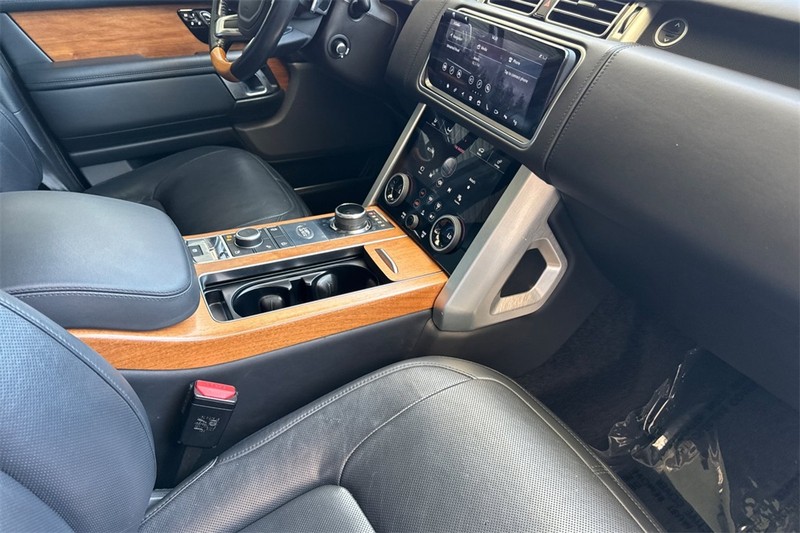 Land Rover Range Rover Vehicle Full-screen Gallery Image 16