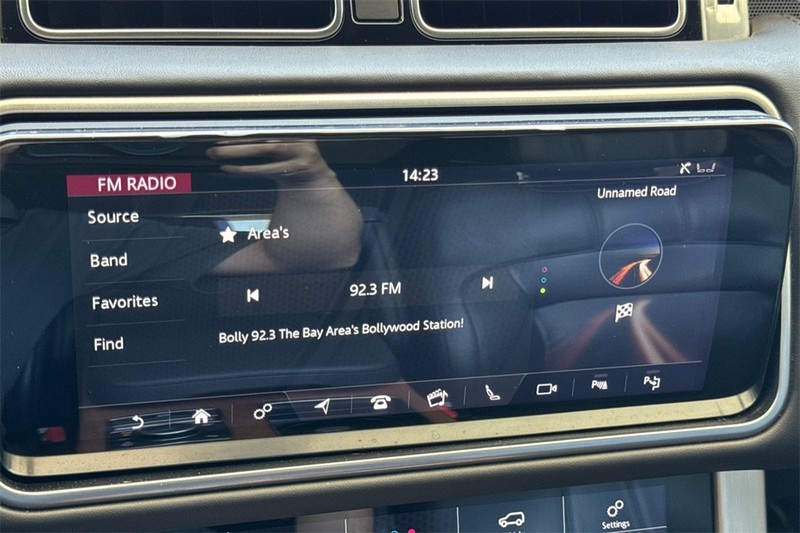 Land Rover Range Rover Vehicle Full-screen Gallery Image 18