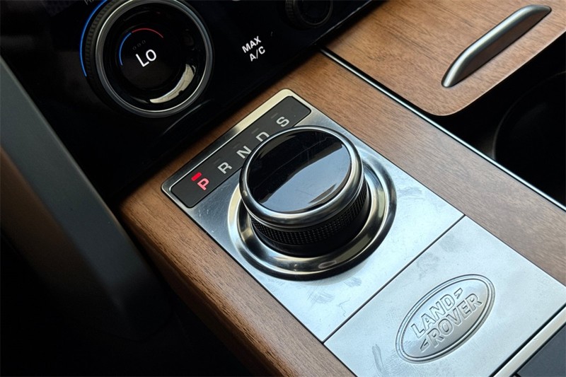 Land Rover Range Rover Vehicle Full-screen Gallery Image 22