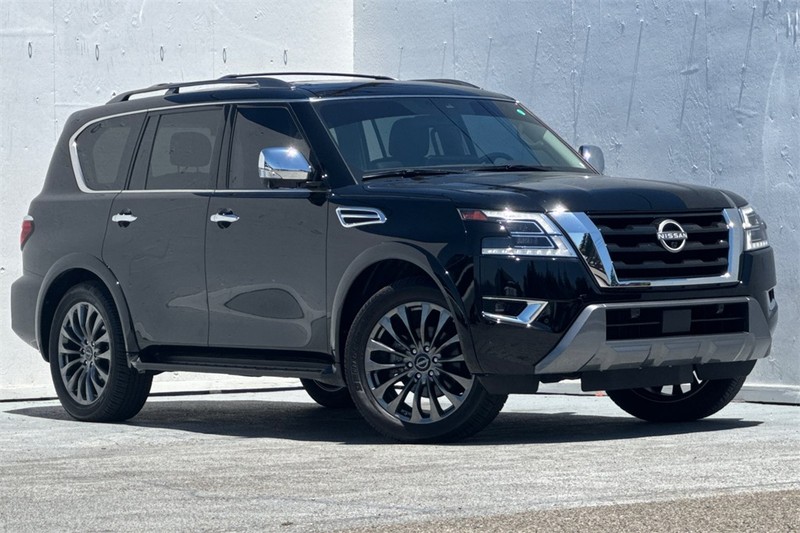 Nissan Armada Vehicle Full-screen Gallery Image 02