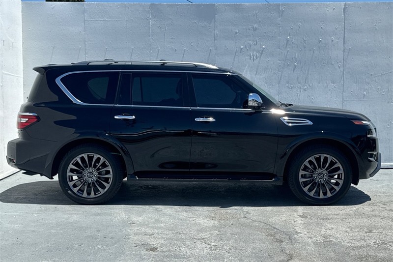 Nissan Armada Vehicle Full-screen Gallery Image 03