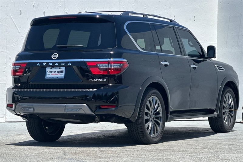 Nissan Armada Vehicle Full-screen Gallery Image 04