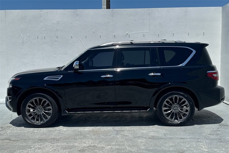 Nissan Armada Vehicle Full-screen Gallery Image 07