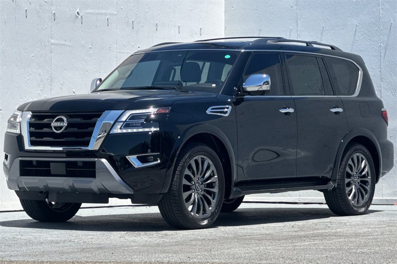 Nissan Armada Vehicle Full-screen Gallery Image 08