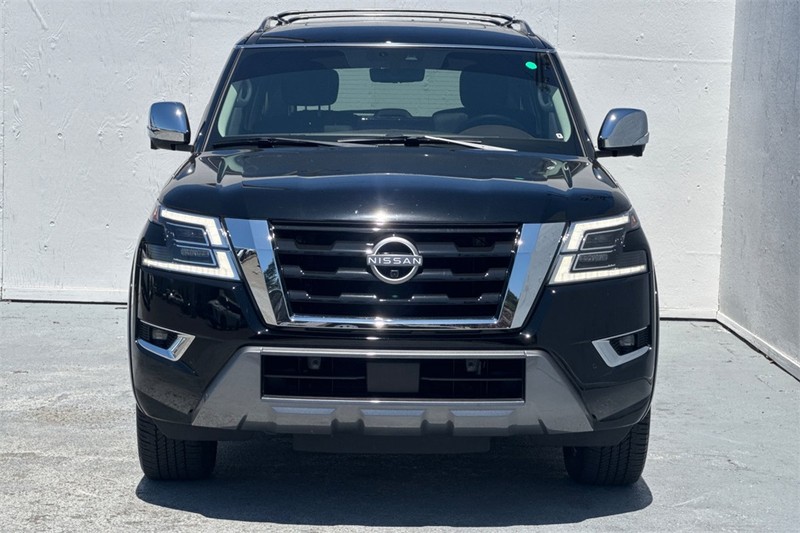 Nissan Armada Vehicle Full-screen Gallery Image 09
