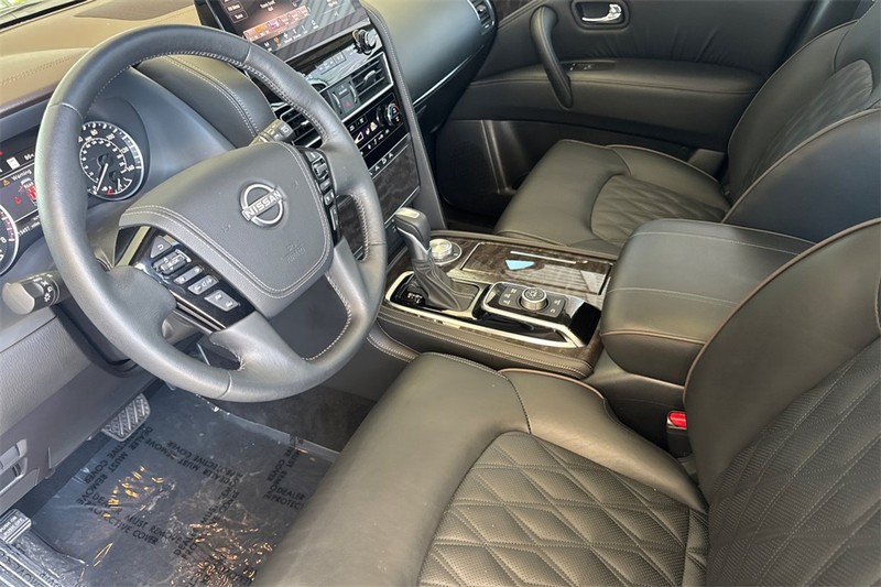 Nissan Armada Vehicle Full-screen Gallery Image 10