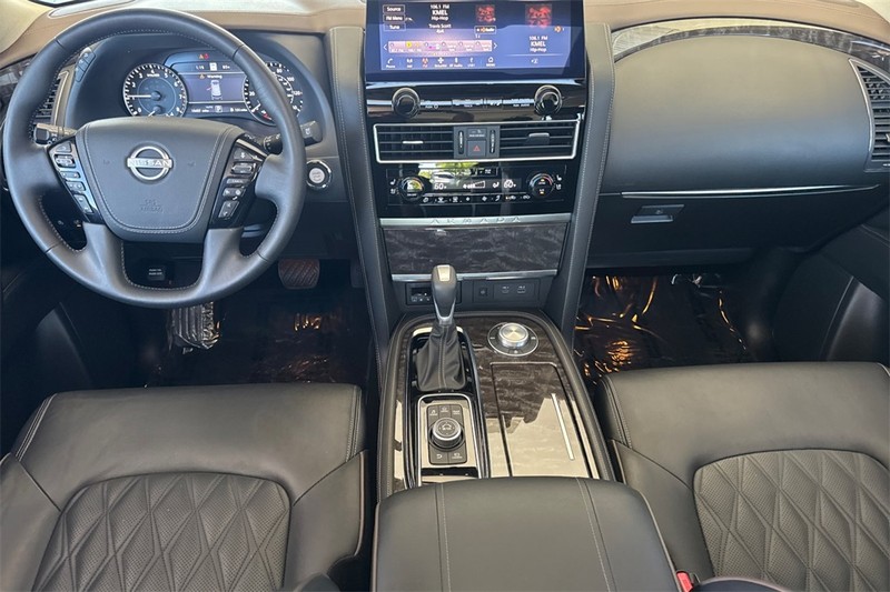 Nissan Armada Vehicle Full-screen Gallery Image 13