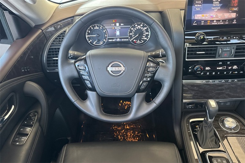 Nissan Armada Vehicle Full-screen Gallery Image 14