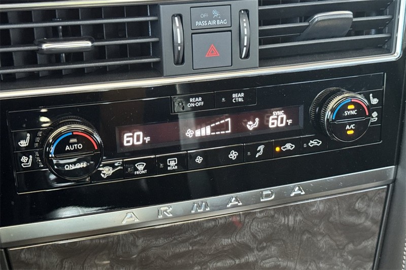 Nissan Armada Vehicle Full-screen Gallery Image 21