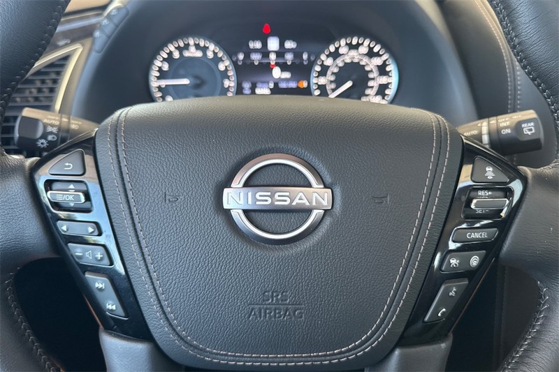 Nissan Armada Vehicle Full-screen Gallery Image 24