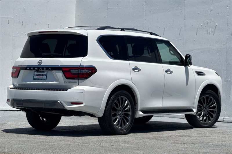 Nissan Armada Vehicle Full-screen Gallery Image 04
