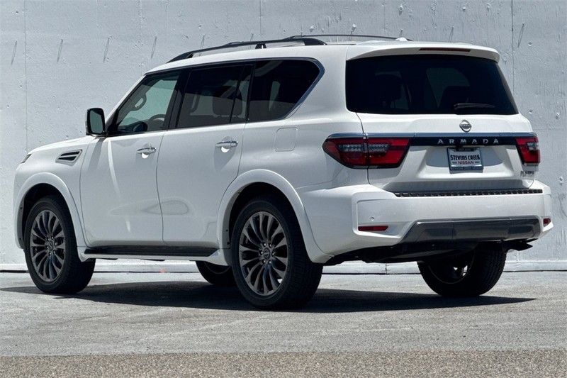 Nissan Armada Vehicle Full-screen Gallery Image 06