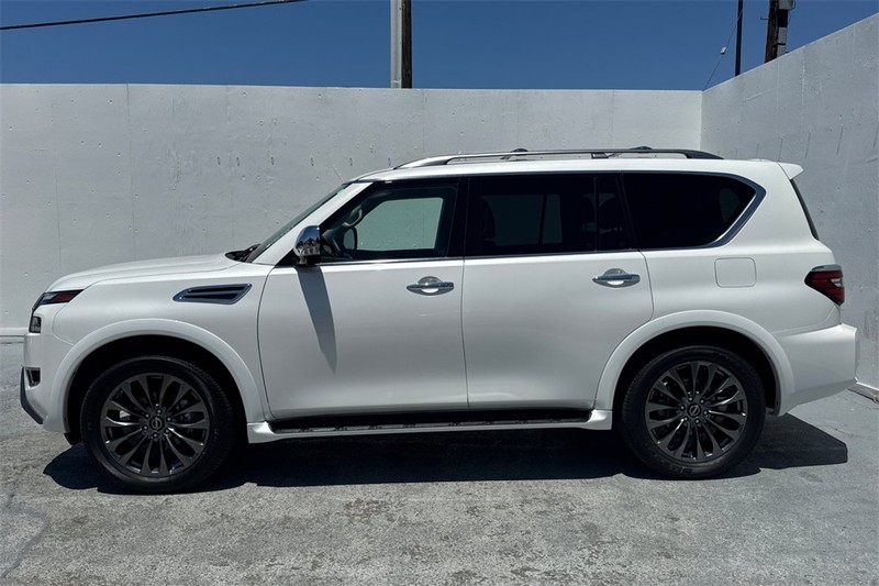 Nissan Armada Vehicle Full-screen Gallery Image 07