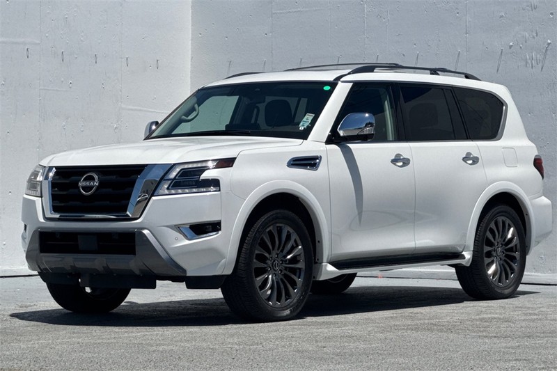 Nissan Armada Vehicle Full-screen Gallery Image 08