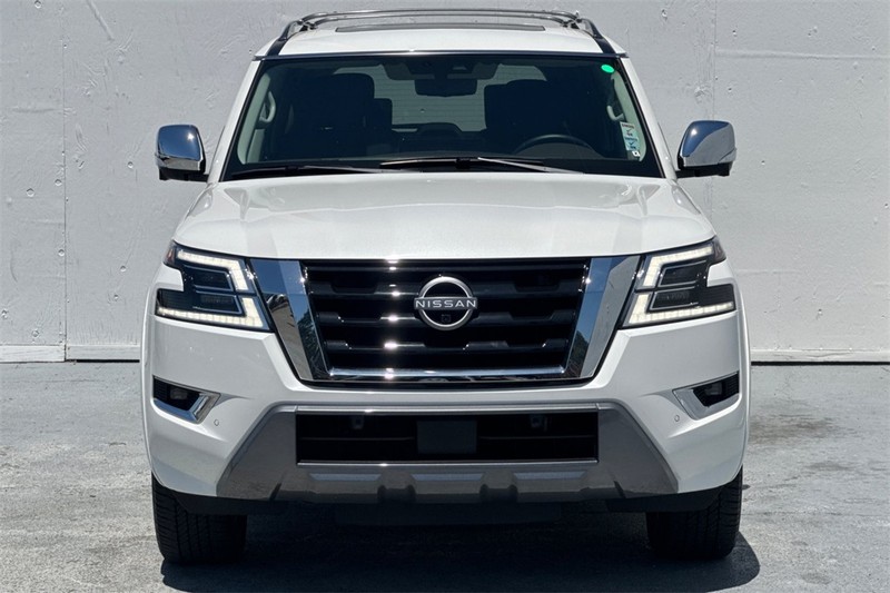 Nissan Armada Vehicle Full-screen Gallery Image 09
