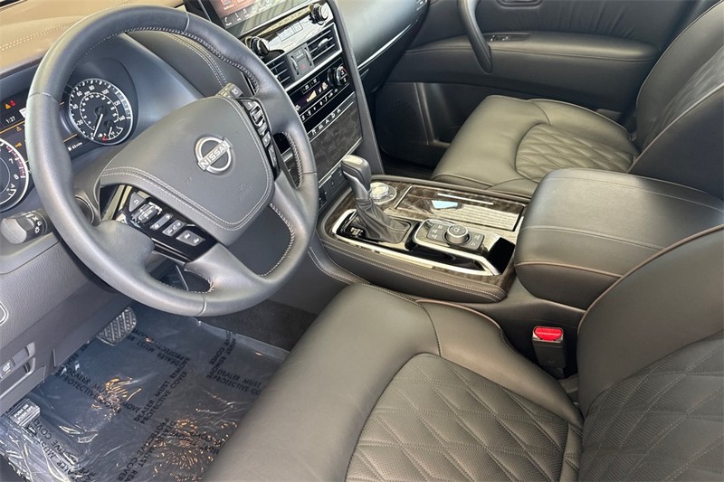 Nissan Armada Vehicle Full-screen Gallery Image 10